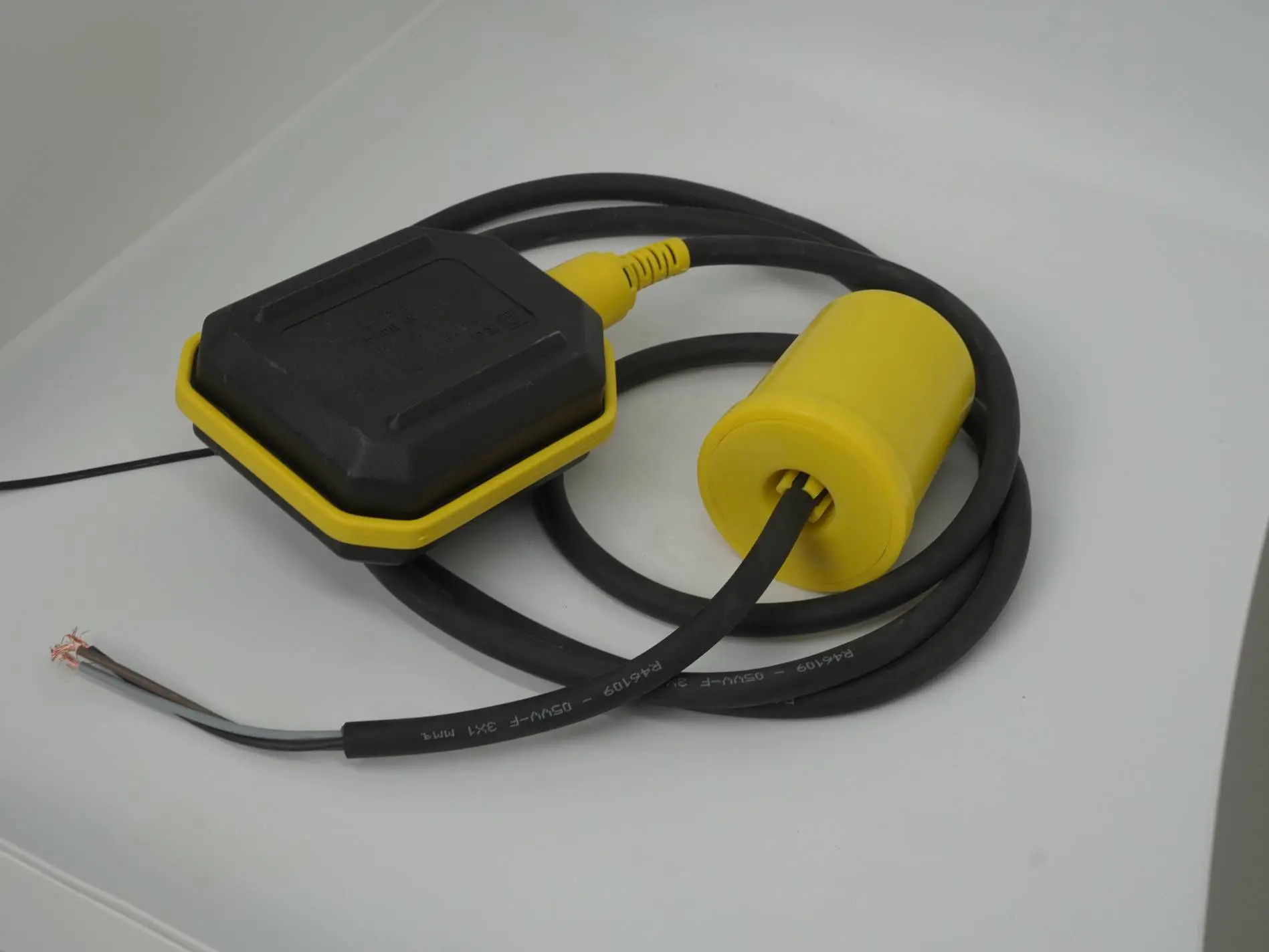 DSC06208 LLAVE FLOTADOR "LUISE" - Imagen 1